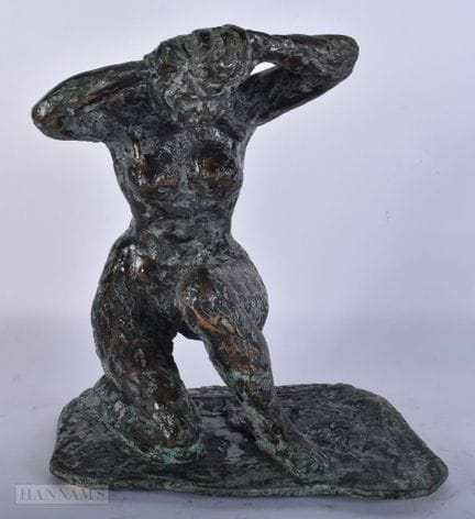 EINE ABSTRAKTE BRONZEFIGUR EINER NACKTEN FRAU. 21 