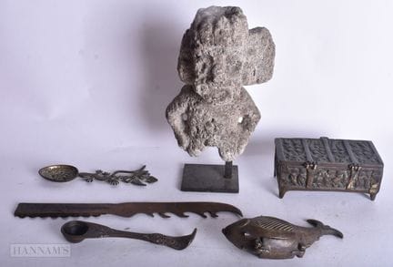 UNA FIGURA AZTECA TALLADA EN PIEDRA VOLCÁNICA, JUN