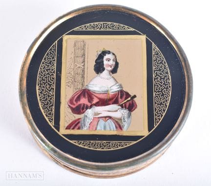 A VICTORIAN GILT METAL EGLOMISE GLASS SNUFF BOX. 7