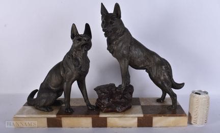 EINE FRANZÖSISCHE ART-DECO-FIGUR AUS SPELTER MIT D