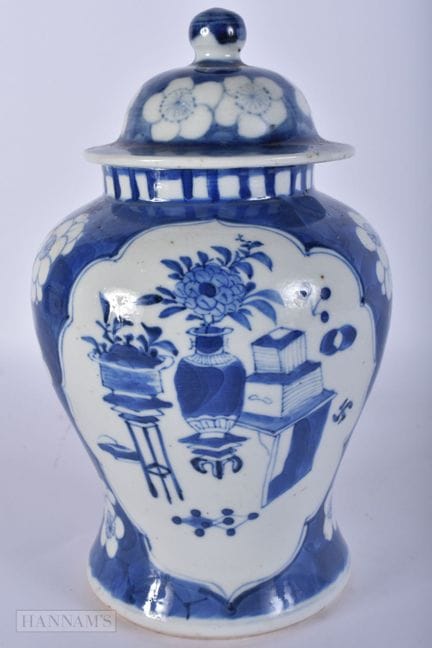 A 19TH CENTURY CHINESE BLUE AND WHITE PORCELAIN VA
