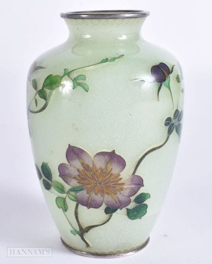 AN EARLY 20TH CENTURY JAPANESE SILVER AND PLIQUE A