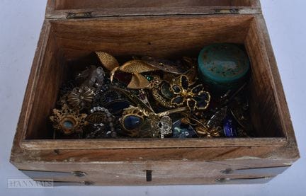 CAJA DE BISUTERIA (cantidad)