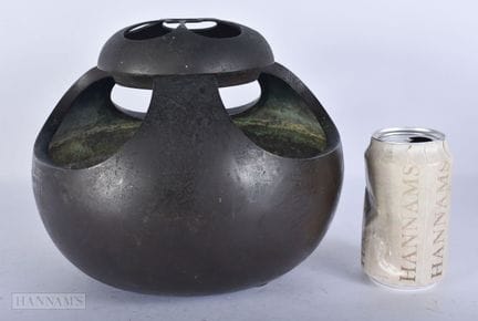 UN GRAN INCENSARIO DE BRONCE CALADO DEL SIGLO XIX 