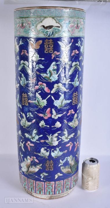 Ein wunderschöner chinesischer Porzellan-Stabständ