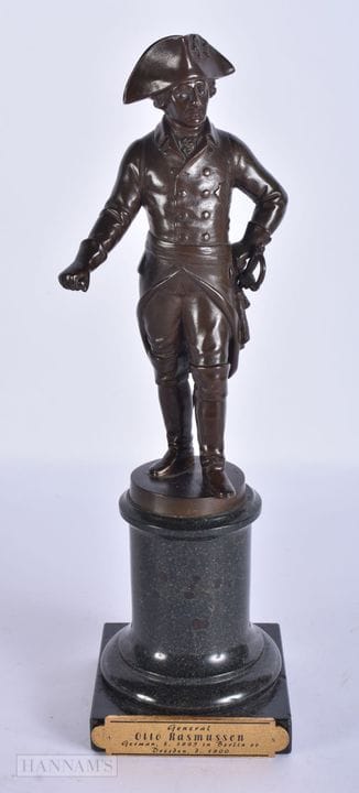 EINE ANTIKE BRONZEFIGUR VON FRIEDRICH DEM GROSSEN 
