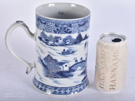 A VERY LARGE 18TH CENTURY CHINESE EXPORT BLUE AND 