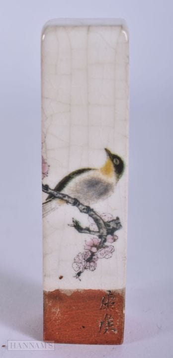 UN SELLO DE PORCELANA CHINA. 8,25 cm de altura.