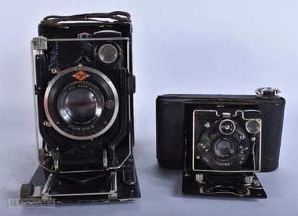 ZWEI VINTAGE-KAMERAS: Zeiss Ikon Nr. 258646 &amp; 