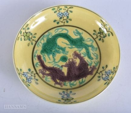Eine chinesische, mit kaiserlichem Gelb glasierte 