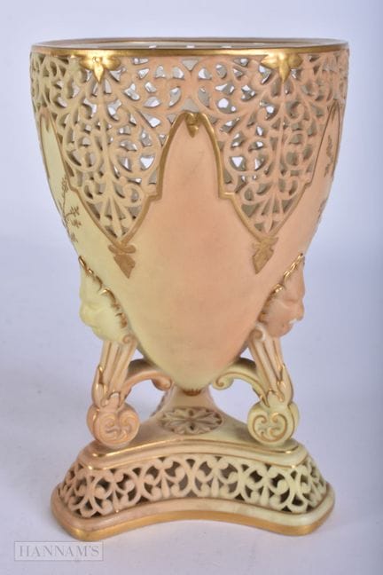Jarrón dorado con motivos reticulados de ROYAL GRA