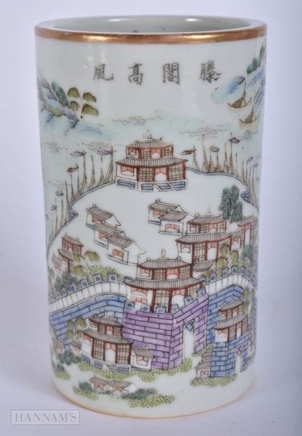 Un frasco para pinceles de porcelana de la dinastí