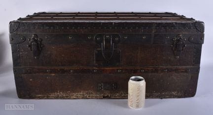 A GOOD VINTAGE LOUIS VUITTON TRUNK. 75 cm x 44 cm 