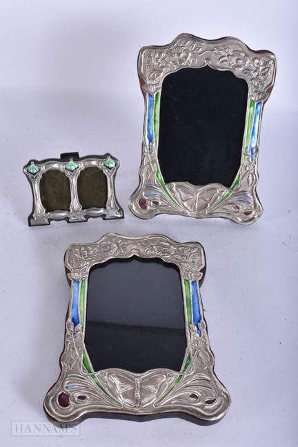 TRES MARCOS DE FOTOGRAFÍA DE PLATA Y ESMALTE. El m