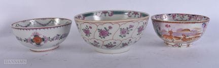 TROIS BOLS EN PORCELAINE CHINOISE D'EXPORTATION DU