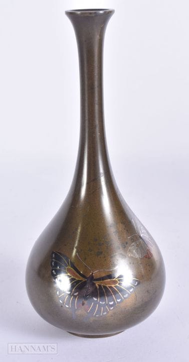 A 19TH CENTURY JAPANESE MEIJI PERIOD BRONZE VASE A