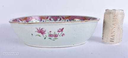 Eine große chinesische „Famille Rose“-Porzellansch