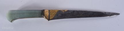 AN 18TH/19TH CENTURY ISLAMIC JADE HANDLED DAGGER w