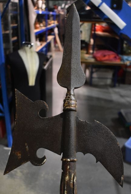 EINE GROSSE ANTIKE HEREFORD-MILIZ-HALBARD. 212 cm 
