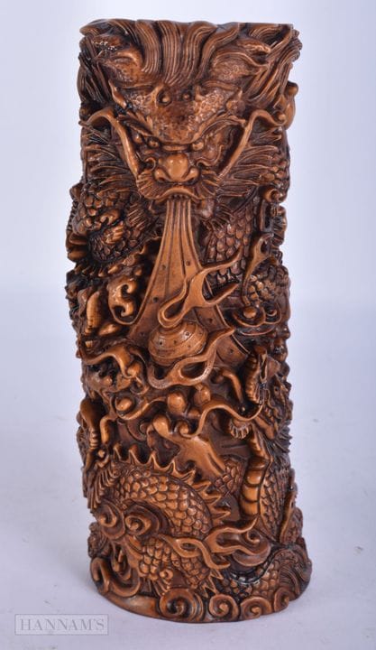 EIN CHINESISCHER PINSELBEHÄLTER MIT DRACHENMOTIV. 