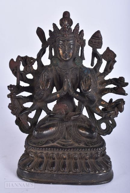 Ein teilweise bemalter tibetischer Buddha aus Bron