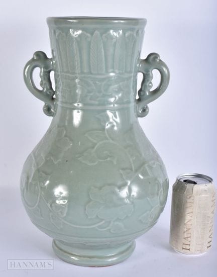 Eine große chinesische Vase aus Seladon-Porzellan 