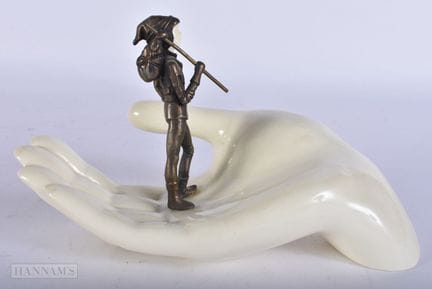 Una escultura de cerámica «Tom Thumb» de Minton. 1