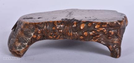 UN INUSUAL SOPORTE JAPONÉS DEL SIGLO XIX, DEL PERÍ
