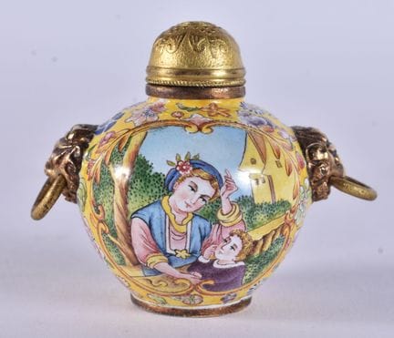 EINE CHINESISCHE KANTON-EMAILLE-SCHNUPFTABAKFLASCH