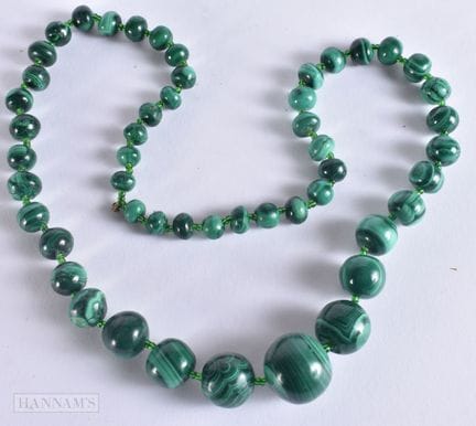 A CARVED MALACHITE NECKLACE. 60 cm long, largest b