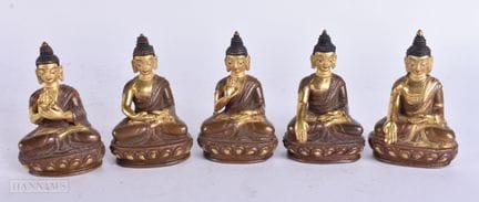 EIN SET AUS FÜNF TIBETISCHEN, MIT EMAILLE VERZIERT