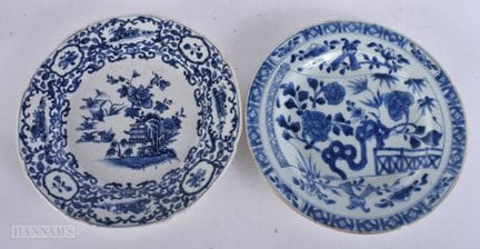 DOS PLATOS CHINOS DE PORCELANA AZUL Y BLANCA DE EX