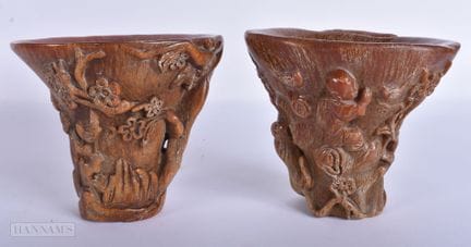 ZWEI CHINESISCHE OPFERBECHER IM BUFFALOHORN-STIL. 