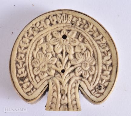AN UNUSUAL 17TH/18TH CENTURY MIDDLE EASTERN CARVED