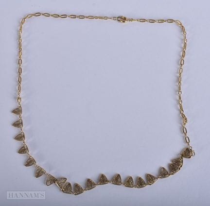 A YELLOW METAL CHAIN. 6 grams. 44 cm long.