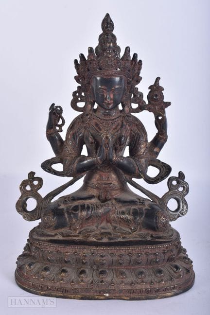 Ein chinesisch-tibetischer Buddha aus Bronze. 22 c