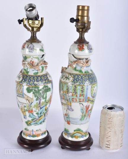 Ein Paar chinesische „Famille Verte“-Porzellanlamp