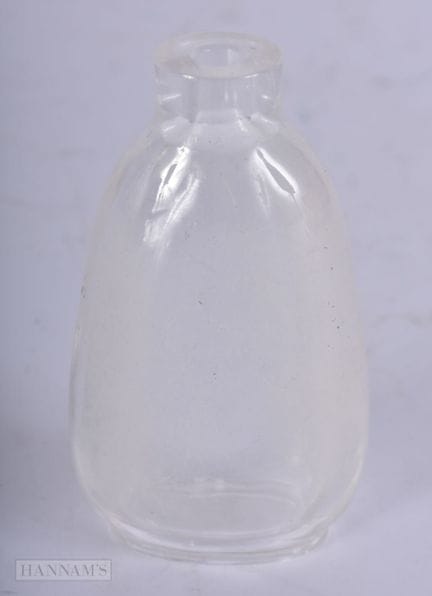 Une tabatière chinoise en cristal de roche sculpté