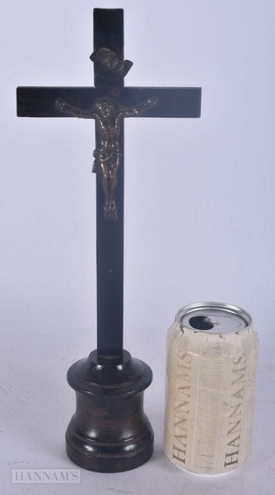 UN CORPUS CHRISTI ANTIQUE. Hauteur : 32 cm.