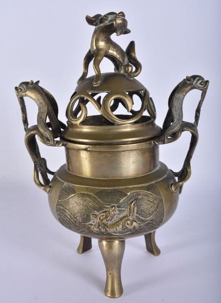 A LATE 19TH CENTURY CHINESE TWIN HANDLED BRONZE DR