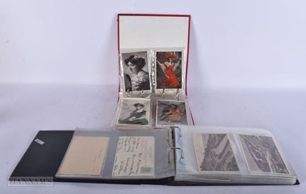 DOS ÁLBUMES DE POSTALES DE ÉPOCA. (cantidad)