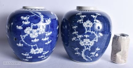 DOS JARRAS CHINAS DE PORCELANA AZUL Y BLANCA DE FI