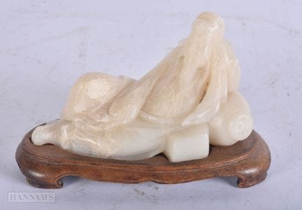 A FINE 19TH CENTURY CHINESE CARVED SOAPSTONE FIGUR