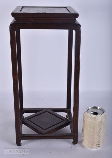 Soporte chino del siglo XIX tallado en madera de h