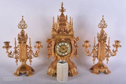 A LOVELY 19TH CENTURY FRENCH GILT BRONZE GOTHIC CL