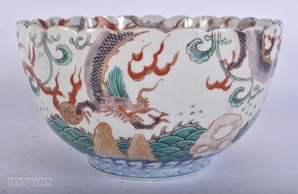 Eine japanische Imari-Kutani-Porzellanschale mit g