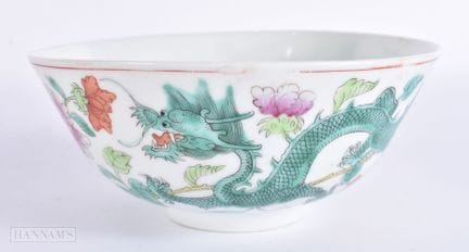 AN EARLY 20TH CENTURY CHINESE FAMILLE ROSE PORCELA