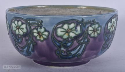 Un bol du mouvement sécessionniste de Minton. 15,7