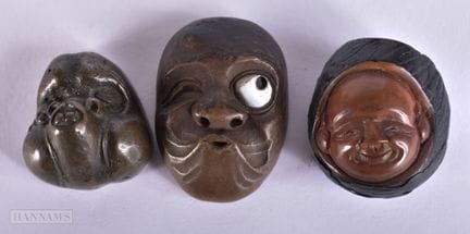 TRES NETSUKES JAPONESES DEL SIGLO XIX, DE LA ÉPOCA