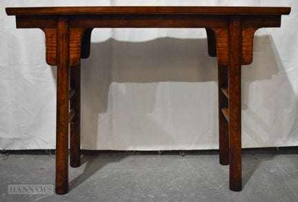 MESA DE ALTAR CHINA DEL SIGLO XIX, DE MADERA MACIZ